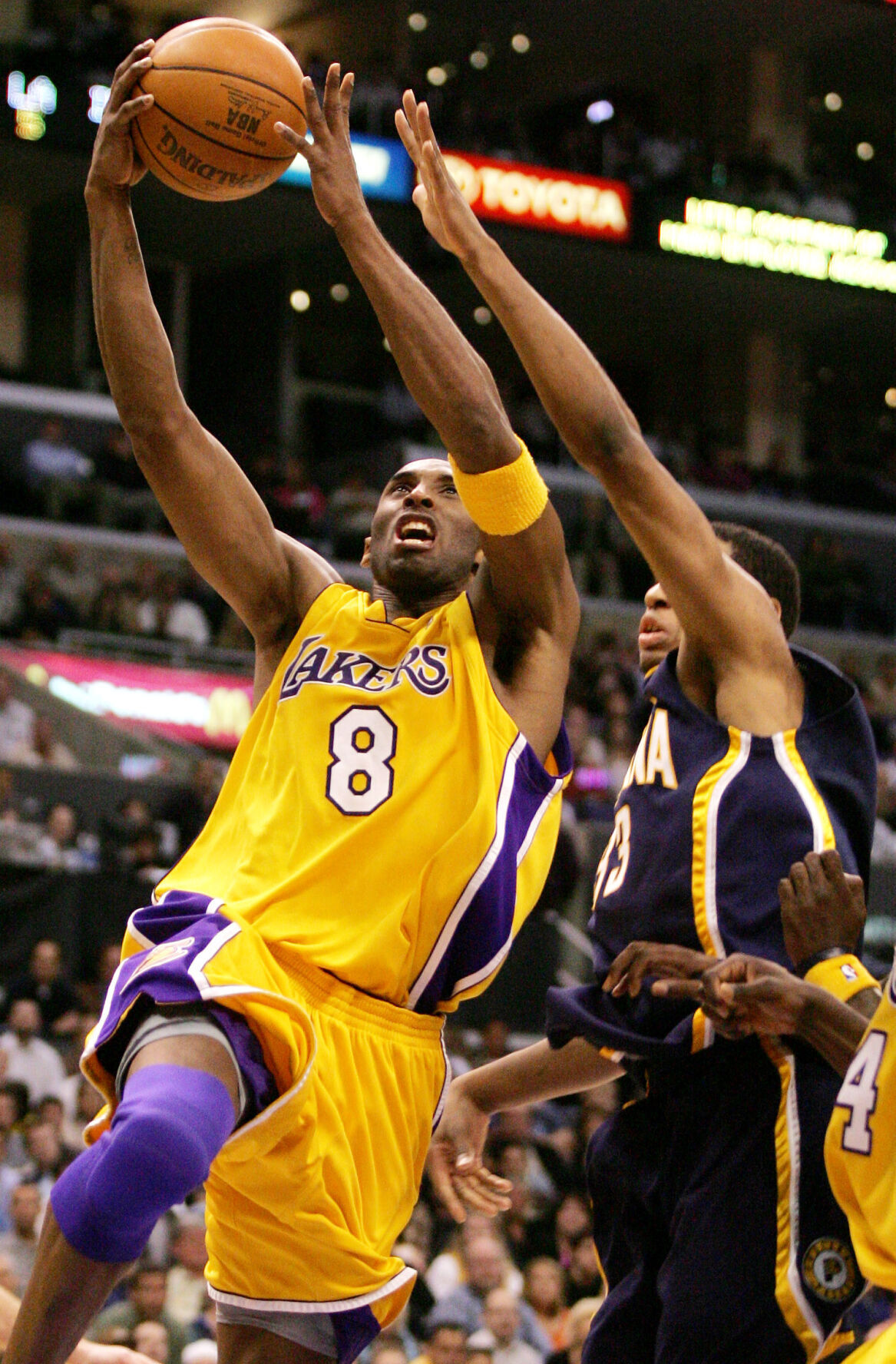 2006: Kobe Bryant first player since Wilt Chamberlain to score 45+ points in four straight games
